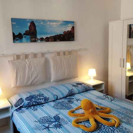 Andrea'S Guesthouse カターニア エクステリア 写真