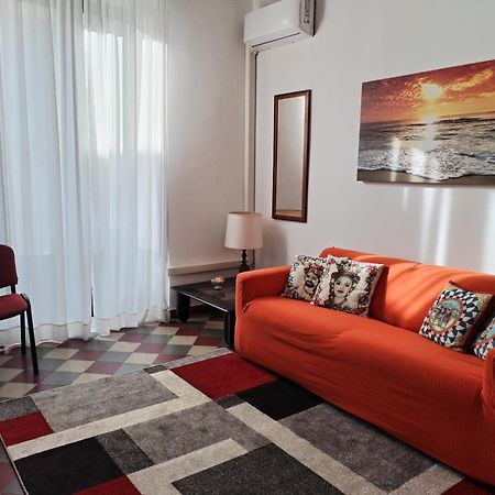 Andrea'S Guesthouse カターニア エクステリア 写真